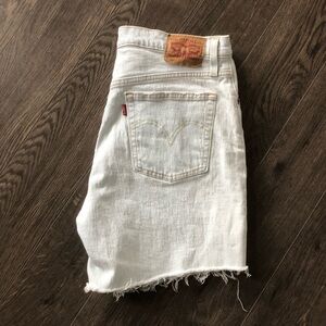 Levi's 501 Light Wash Denim Frayed Hem Shorts | Size 31